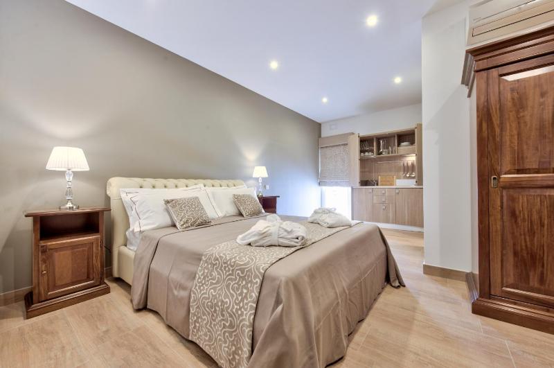 King Suite with Balcony image 1