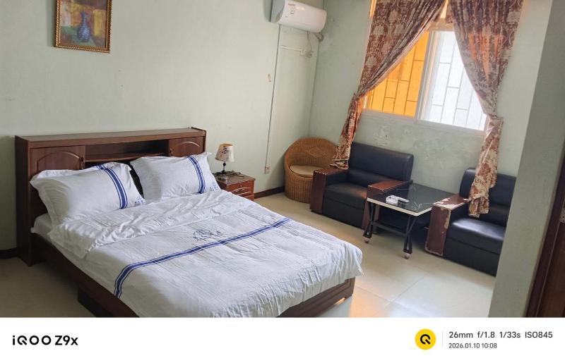 中利华人酒店 SINO LIBERIA Hotel - image 1