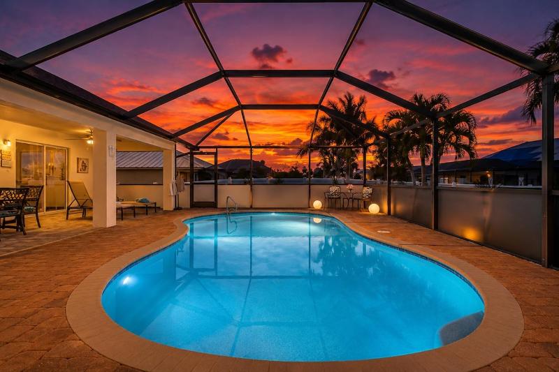Luxe Cape Coral Villa with Heated Pool Arcade Games - image 1