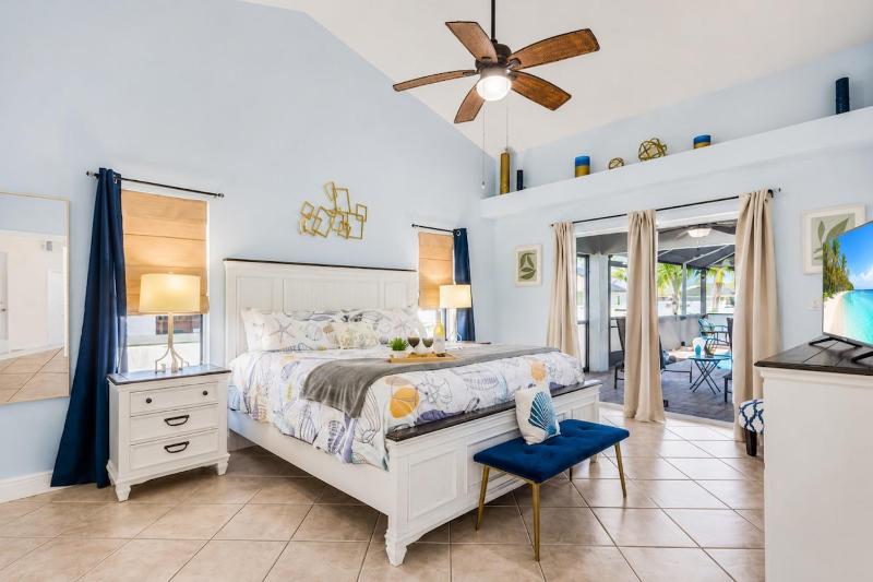 Luxe Cape Coral Villa with Heated Pool Arcade Games - image 31