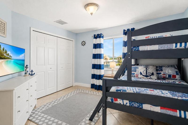 Luxe Cape Coral Villa with Heated Pool Arcade Games - image 20