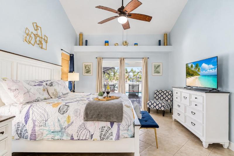 Luxe Cape Coral Villa with Heated Pool Arcade Games - image 33