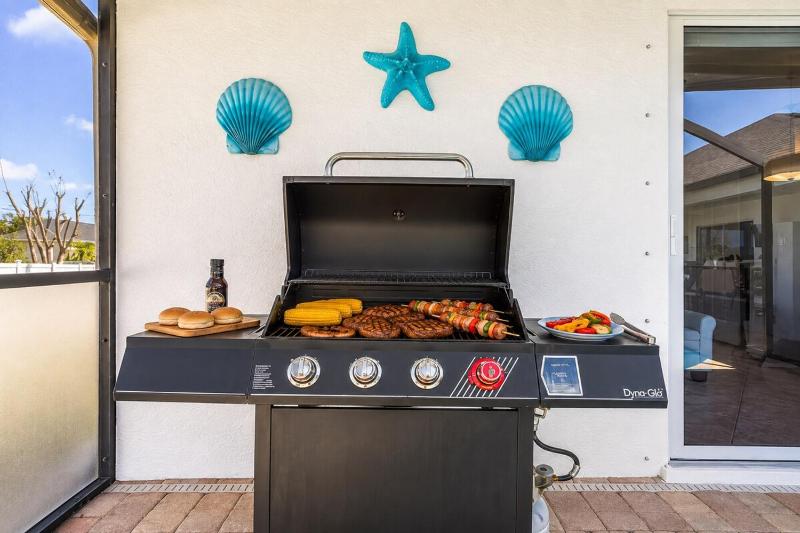 Luxe Cape Coral Villa with Heated Pool Arcade Games - image 15