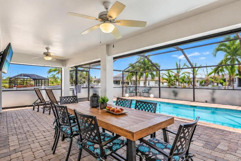 Luxe Cape Coral Villa with Heated Pool Arcade Games - image 18