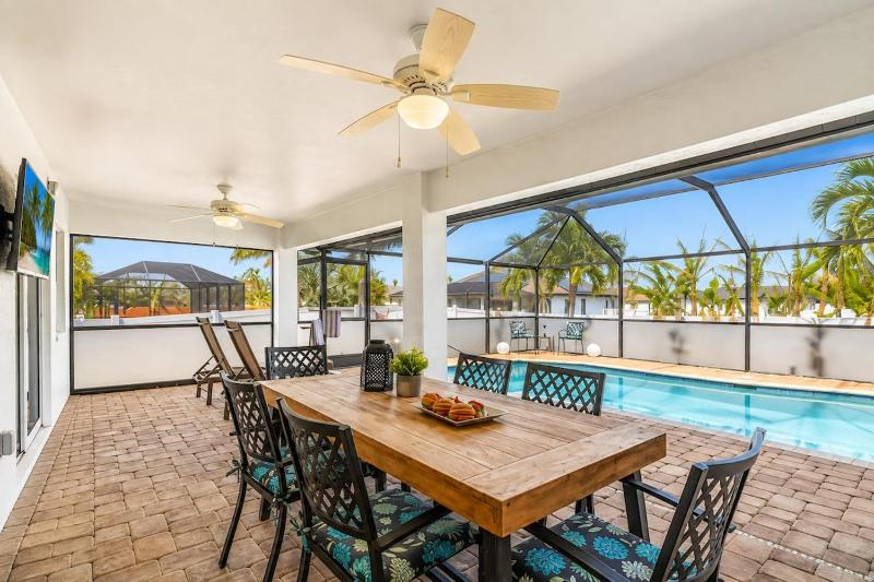 Luxe Cape Coral Villa with Heated Pool Arcade Games - image 45