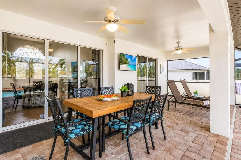 Luxe Cape Coral Villa with Heated Pool Arcade Games - image 44