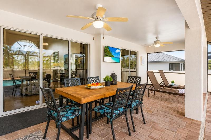 Luxe Cape Coral Villa with Heated Pool Arcade Games - image 11