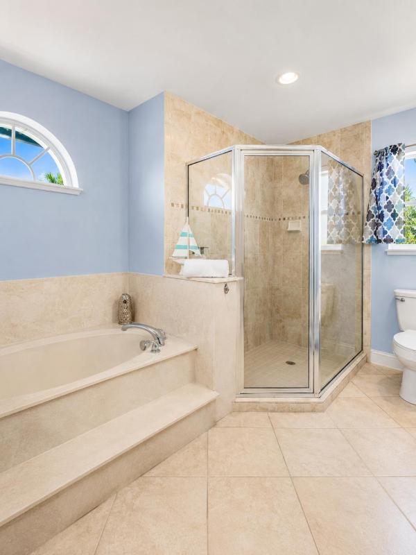Luxe Cape Coral Villa with Heated Pool Arcade Games - image 3