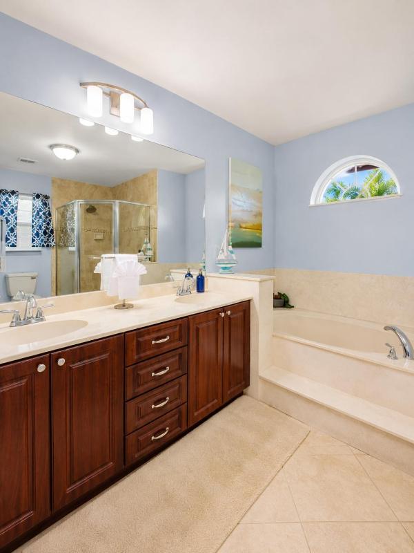 Luxe Cape Coral Villa with Heated Pool Arcade Games - image 29