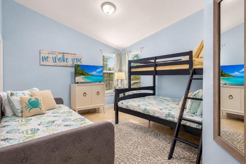 Luxe Cape Coral Villa with Heated Pool Arcade Games - image 39