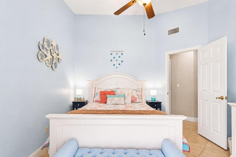 Luxe Cape Coral Villa with Heated Pool Arcade Games - image 42