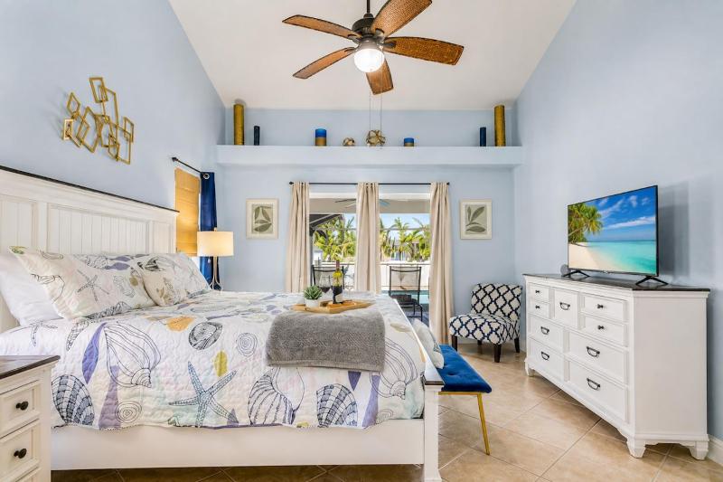 Luxe Cape Coral Villa with Heated Pool Arcade Games - image 38