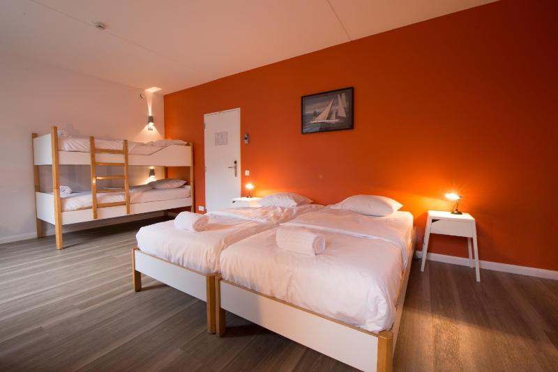 Quadruple Room with Private Bathroom image 2