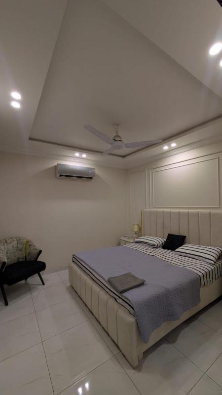 The crown residence luxury 2br apartment famillies - image 5