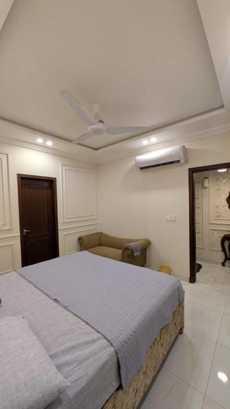The crown residence luxury 2br apartment famillies - image 12