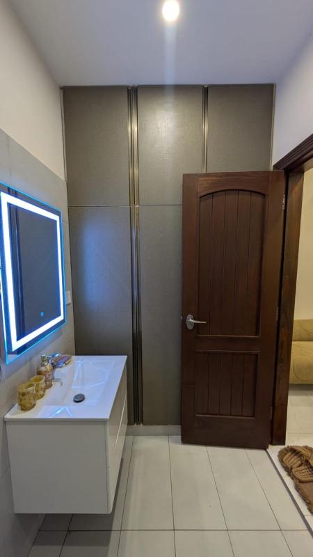 The crown residence luxury 2br apartment famillies - image 8
