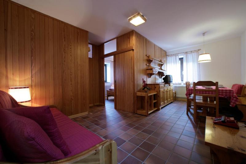 Family Room (5 Adults) image 3