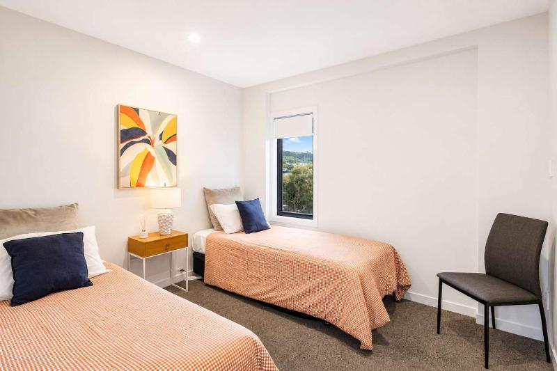 Newtown Tranquility Spacious 2-Bedroom Apartment - image 8