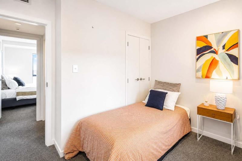 Newtown Tranquility Spacious 2-Bedroom Apartment - image 7