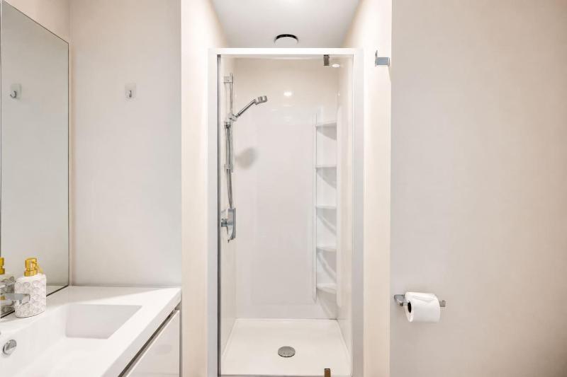 Newtown Tranquility Spacious 2-Bedroom Apartment - image 23