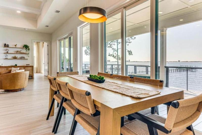 Waterfront Navarre Retreat | Parking | Sleeps 8 - image 30