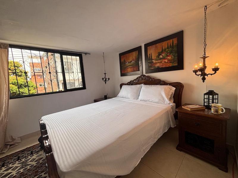 Private Colonial House in San Antonio - image 13