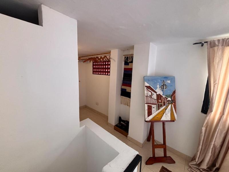 Private Colonial House in San Antonio - image 4