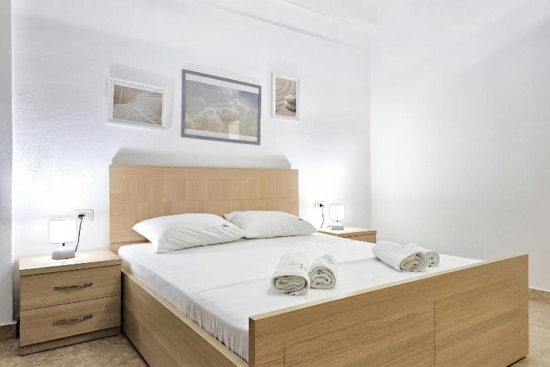 Two Bedroom Apartment With Sea View-021 - Happy Rentals - image 12