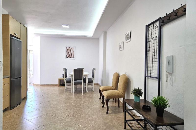 Two Bedroom Apartment With Sea View-021 - Happy Rentals - image 14