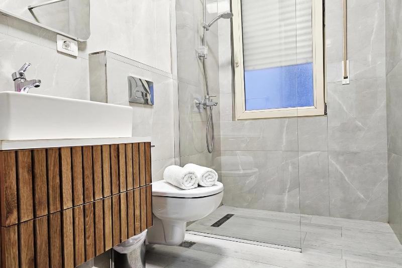 Two Bedroom Apartment With Sea View-021 - Happy Rentals - image 8