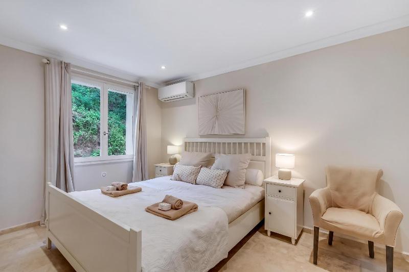 Luxury Villa Vallon - Private Heated Pool - image 39