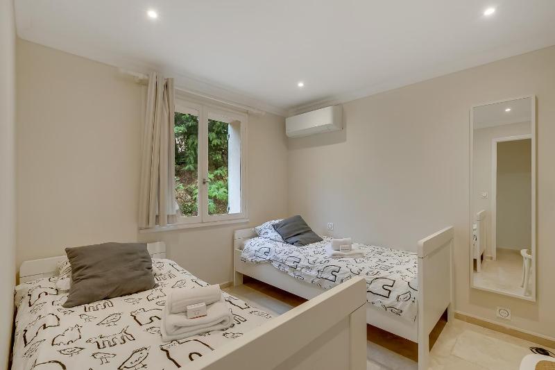 Luxury Villa Vallon - Private Heated Pool - image 12
