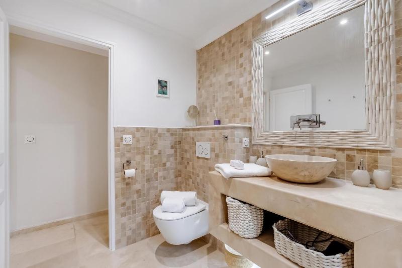 Luxury Villa Vallon - Private Heated Pool - image 26