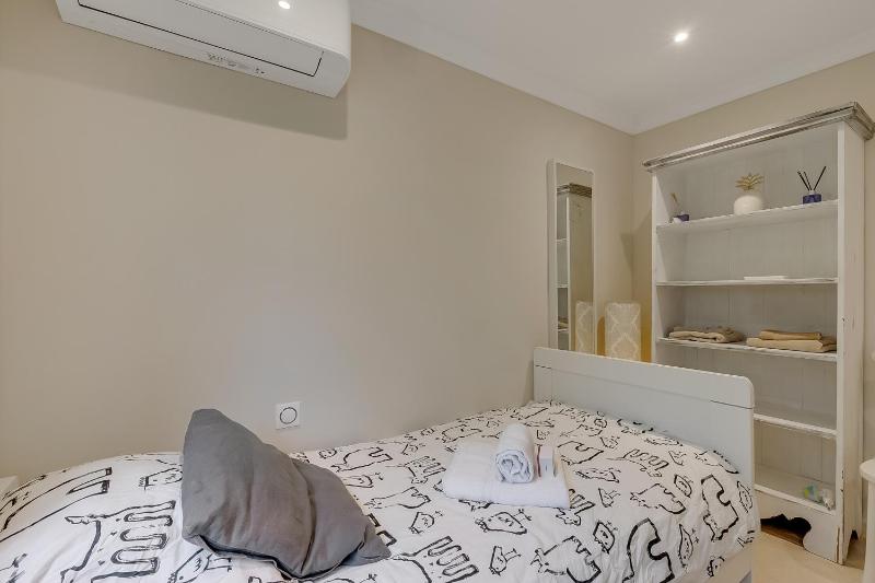 Luxury Villa Vallon - Private Heated Pool - image 40