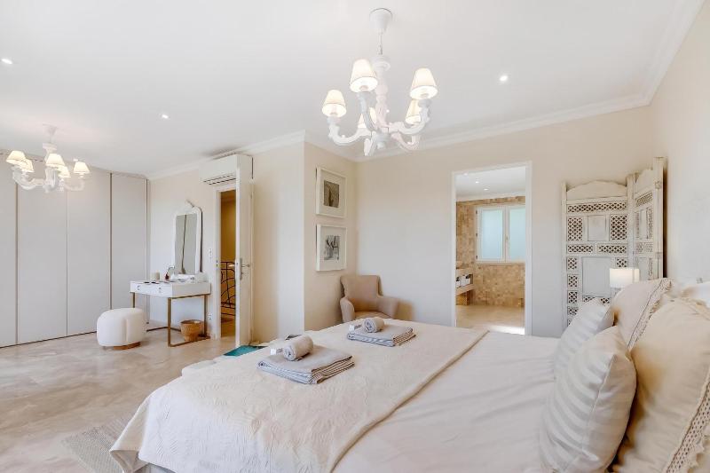 Luxury Villa Vallon - Private Heated Pool - image 41