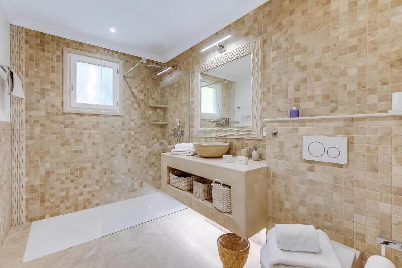 Luxury Villa Vallon - Private Heated Pool - image 37