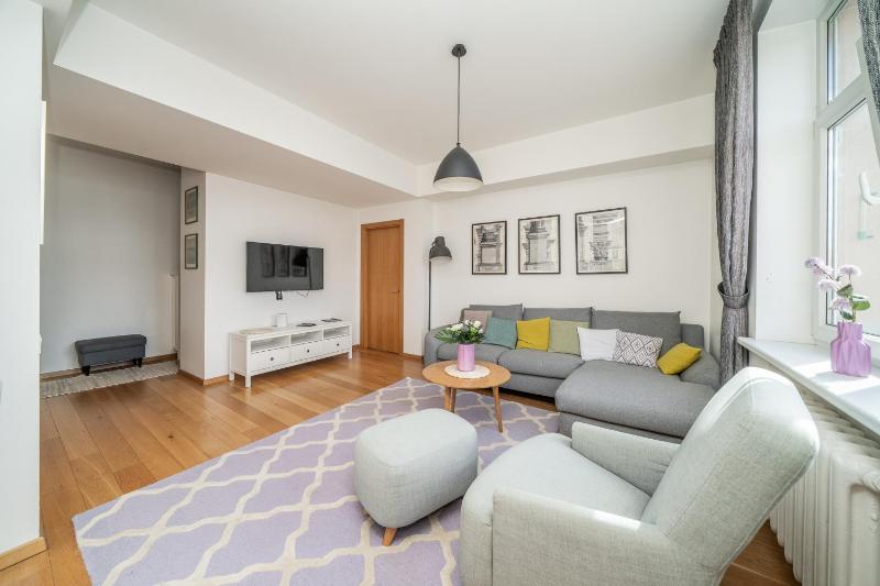 Homey Old Town 1 Bedroom Apartment by Reside Baltic - image 1