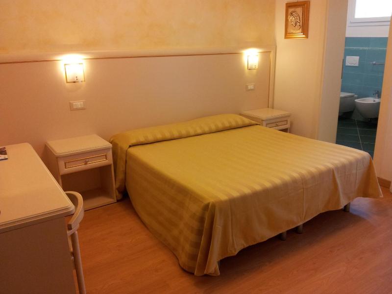 Double Room with Sea View image 3