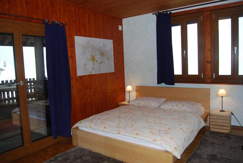 Quadruple Room with Shared Bathroom image 3