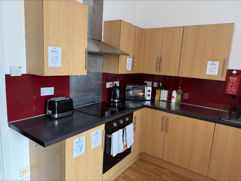 Upper Floor - Room 1 - image 19