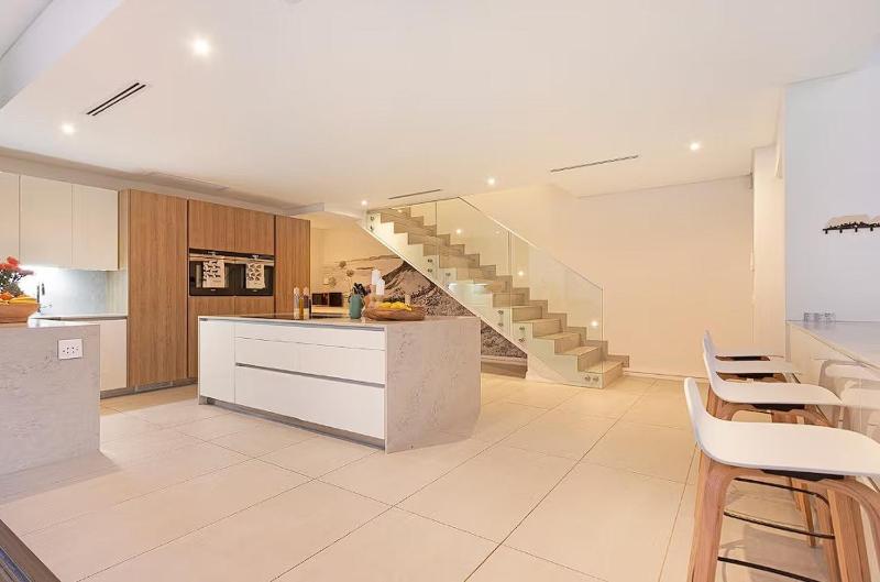 Perfect set up for group of friends or a large family ! - image 9