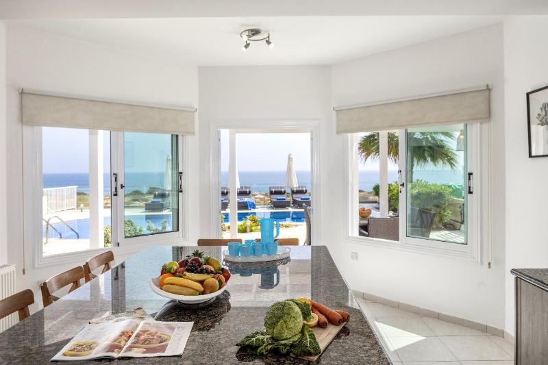 Villa Sea holly Front Line - image 15