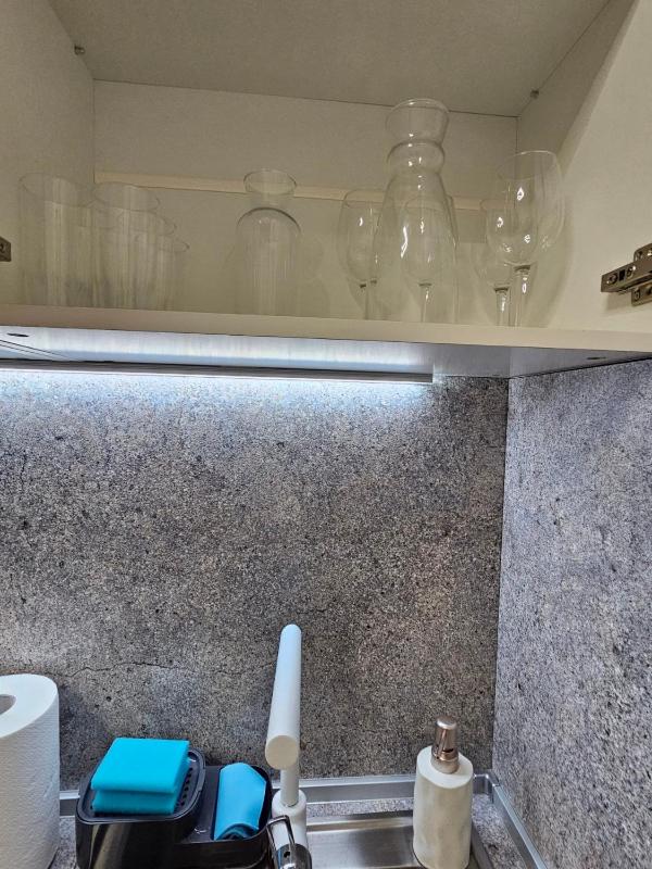 Apartment City center with workspace & wifi near Metro station - image 9