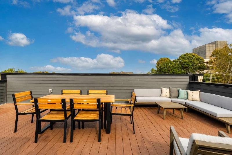 2 West End Homes with Stunning Rooftop Views - image 1