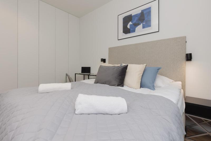 Comfortable Apartment and Studio with Parking and Access to Fitness Gym and Sauna by Noclegi Renteres - image 7
