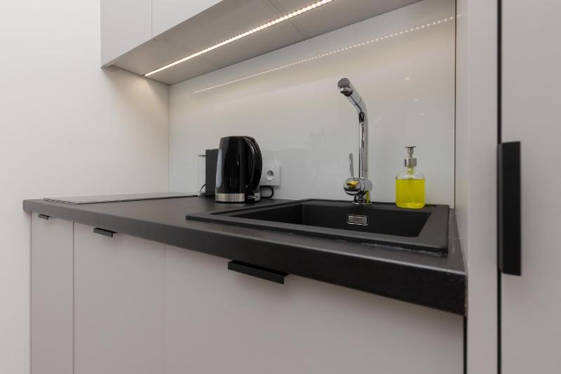 Comfortable Apartment and Studio with Parking and Access to Fitness Gym and Sauna by Noclegi Renteres - image 13