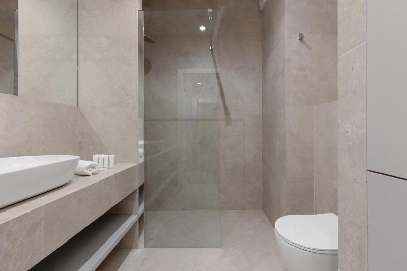 Comfortable Apartment and Studio with Parking and Access to Fitness Gym and Sauna by Noclegi Renteres - image 12