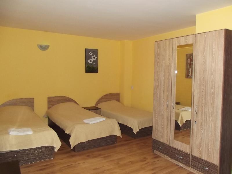 Large Double Room image 3