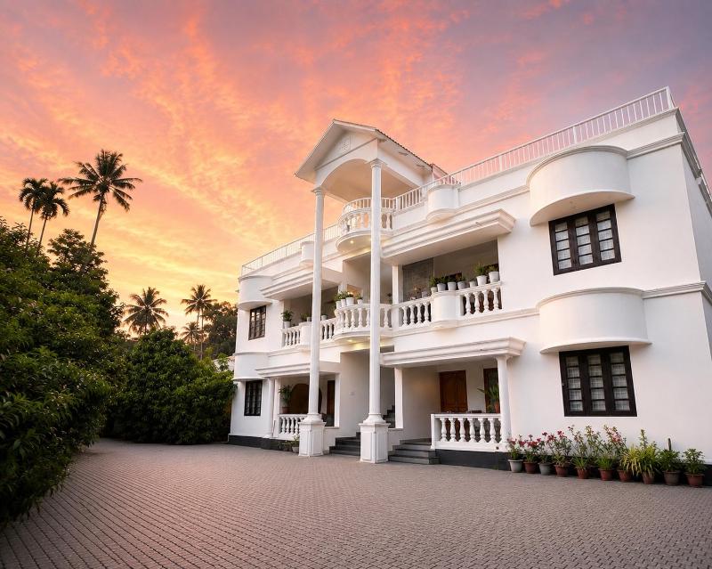 Om Shanti Apartments - image 1