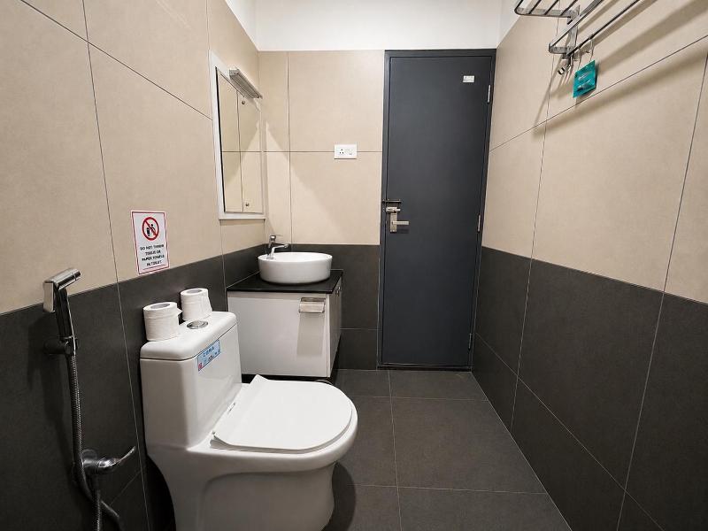 Om Shanti Apartments - image 14